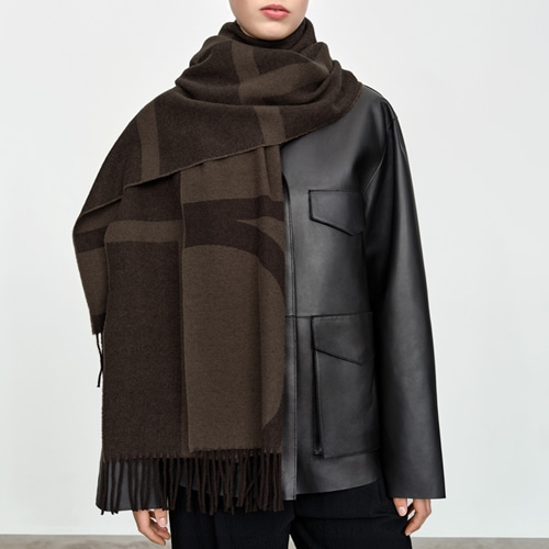 [TOTEME]Monogram wool scarf_DAKR BROWN